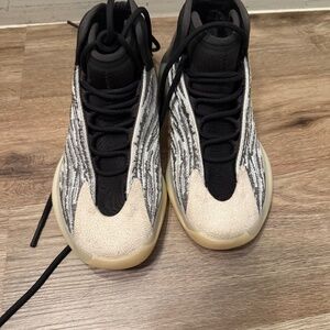 Yeezy qntm